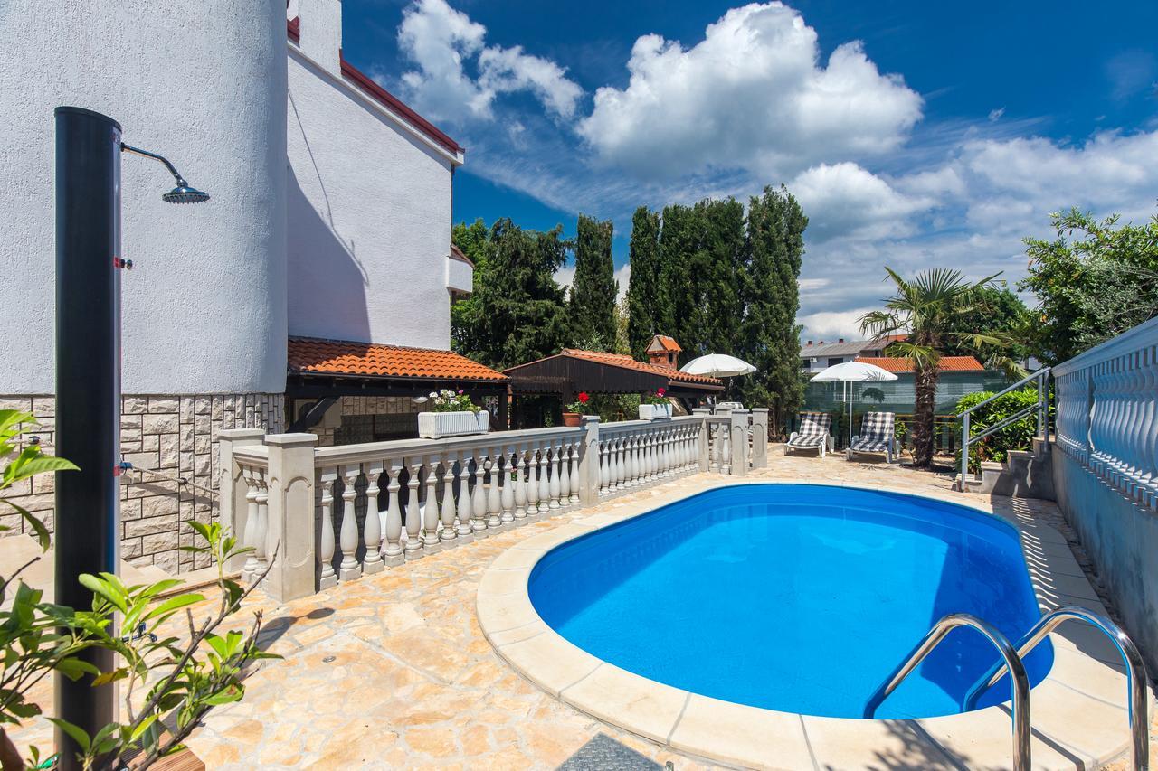 Apartments Pavic Малинська Екстер'єр фото