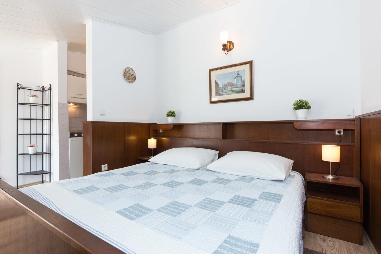 Apartments Pavic Малинська Екстер'єр фото